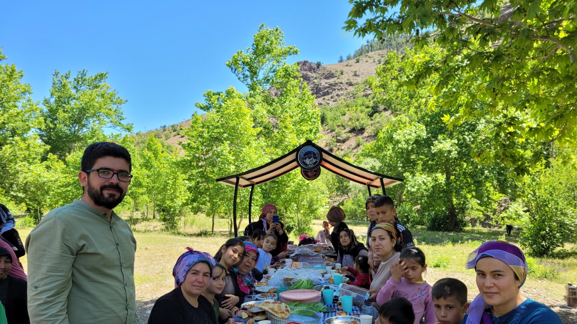 Yıl sonu piknik etkiniliĝimiz 1.ve2.sınıf
